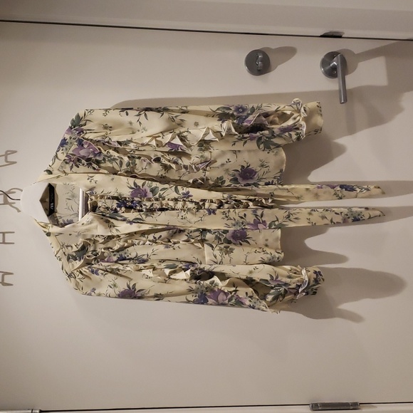 Ruffled Blouse - M - Picture 3 of 8